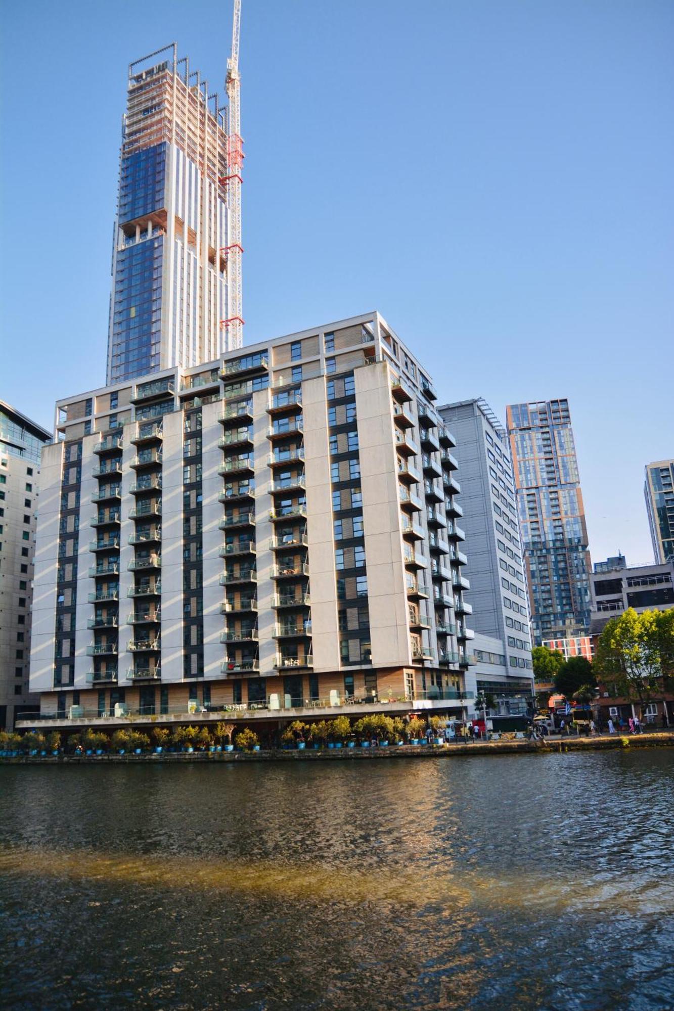 2 Bedroom Discovery Dock * London